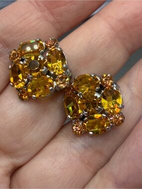 Vintage Czech Glass Sparkling  Clip Earrings #354se